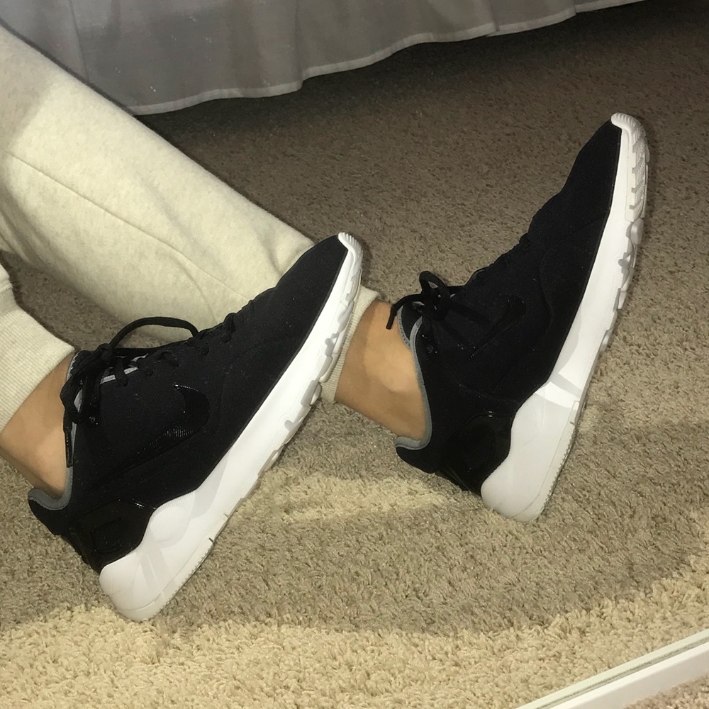 Nike Women Tennis Shoes